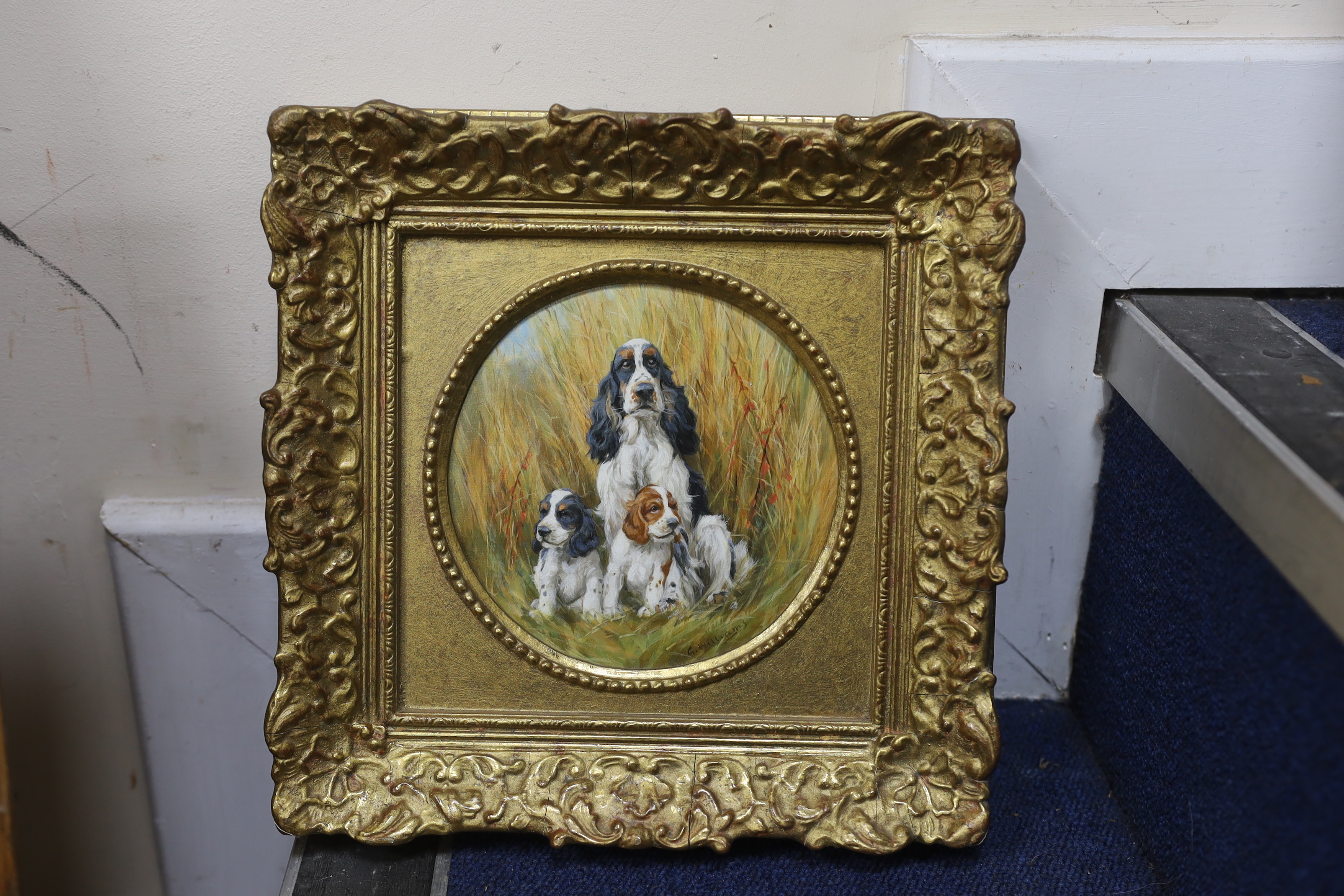 Glynn Williams, (Modern British), tondo oil on board, 'Spaniels', signed, label verso, 14.5 x 14.5cm, ornate gilt framed